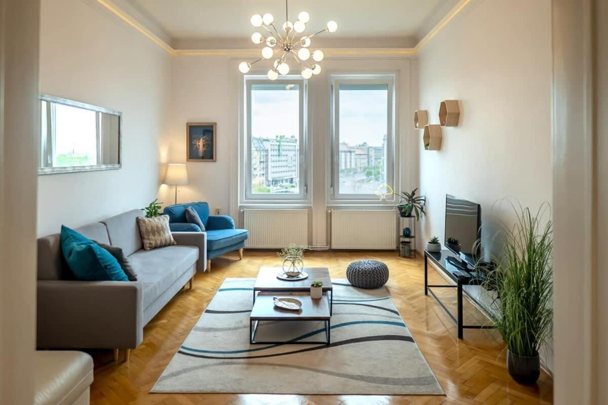 Chic Central Flat With River View Budapest Exterior photo