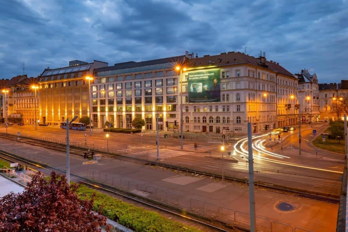Chic Central Flat With River View Budapest Exterior photo