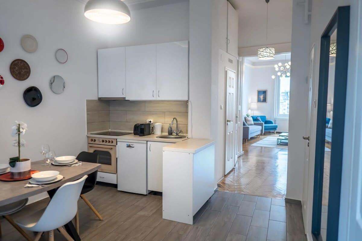 Chic Central Flat With River View Budapest Exterior photo