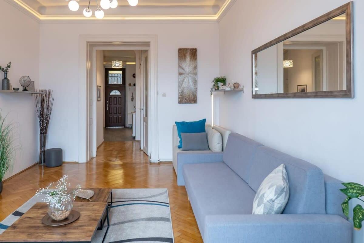 Chic Central Flat With River View Budapest Exterior photo