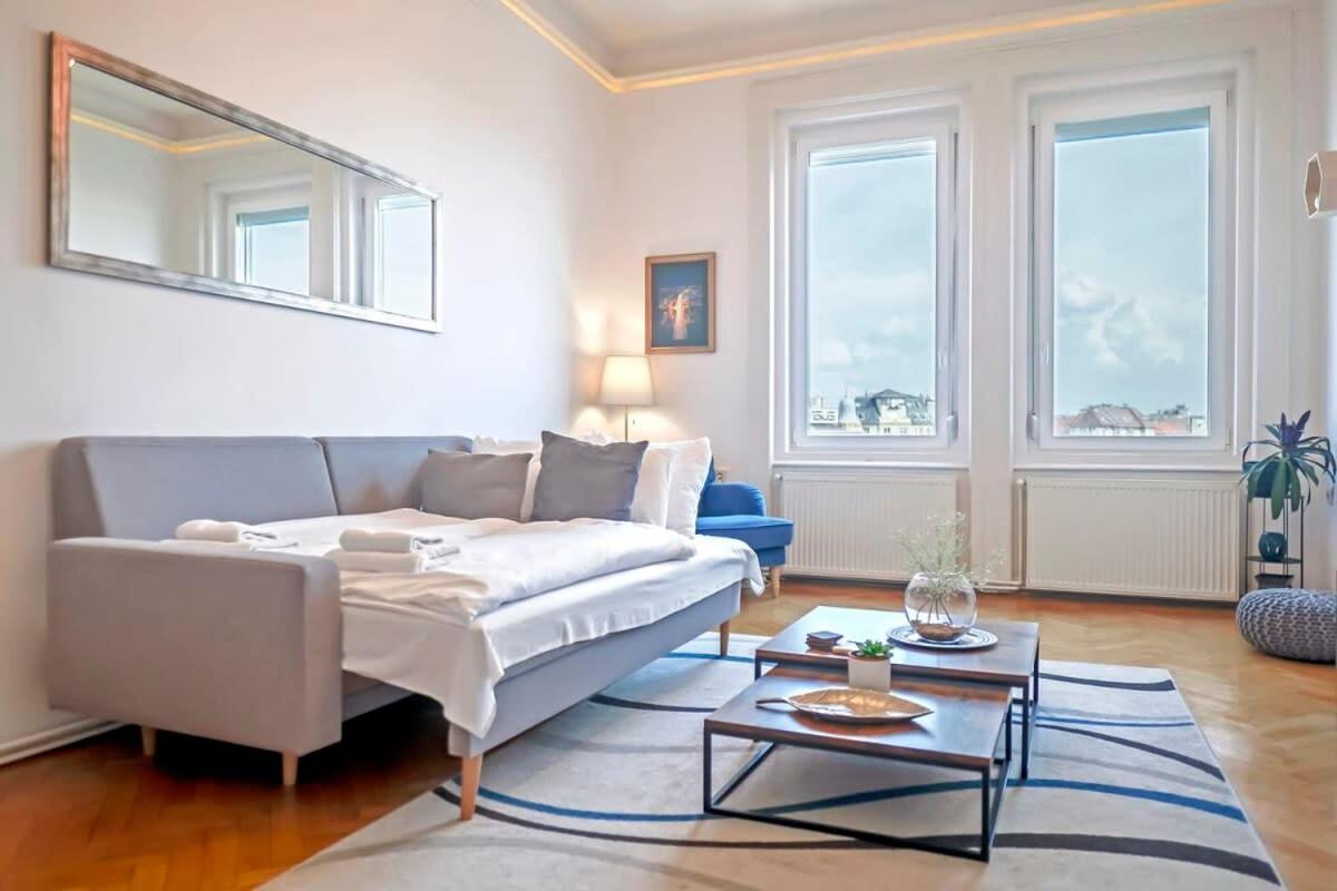 Chic Central Flat With River View Budapest Exterior photo